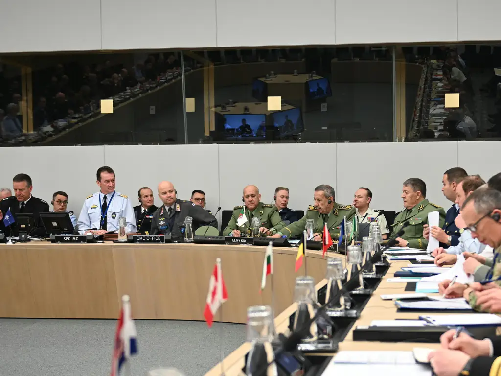 Delegação Argelina Visita a OTAN para Discutir Segurança Regional