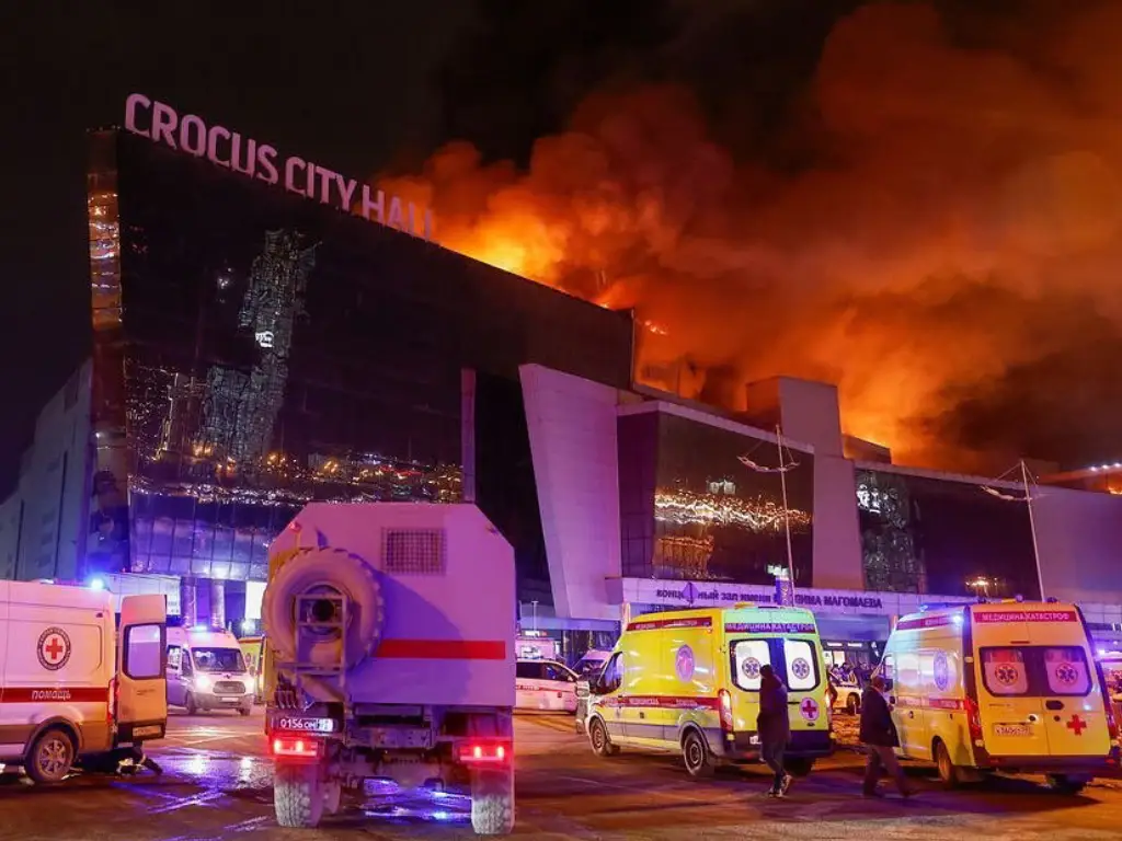 Estado Islâmico Assume Responsabilidade por Ataque em Casa de Shows na Rússia