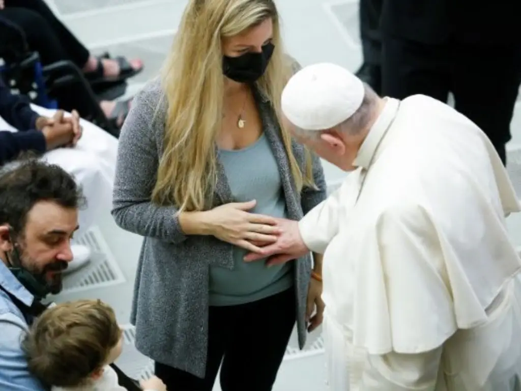 Bispos da UE e Vaticano Mantêm Oposição ao Aborto e Mudança de Gênero