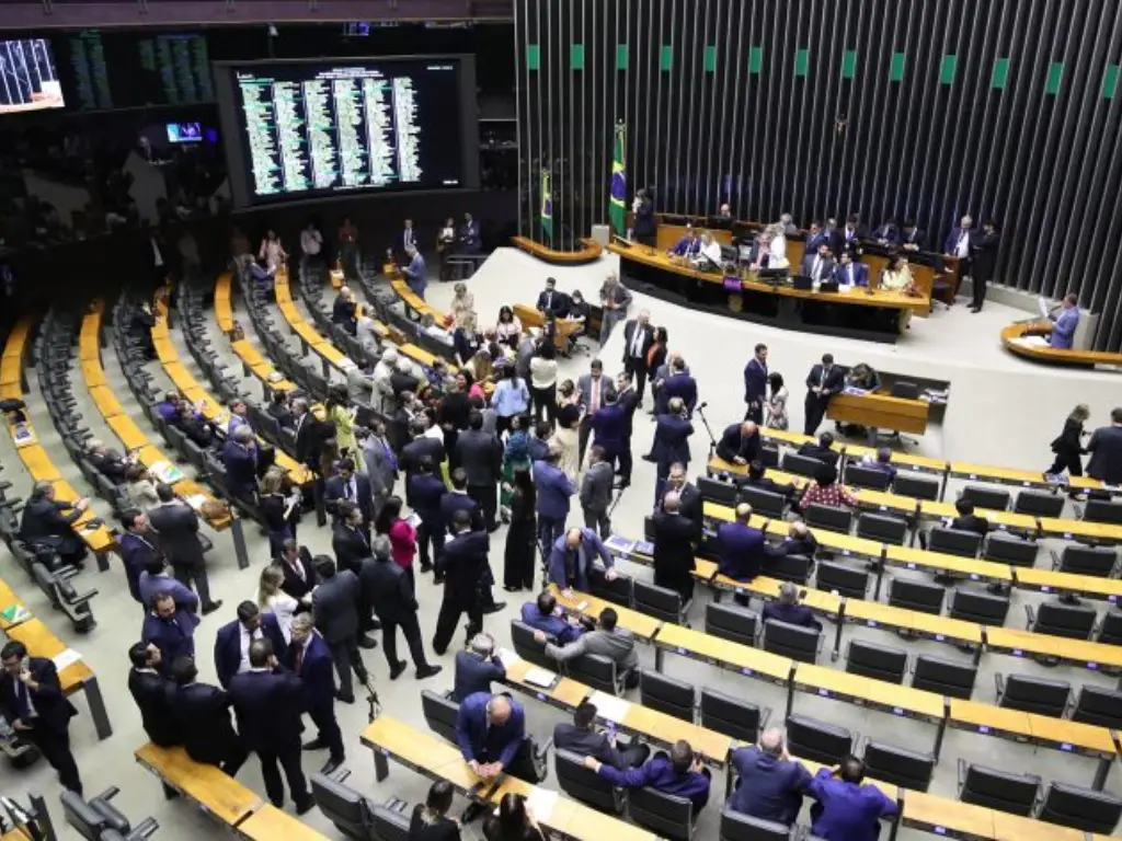 Câmara Decide pela Manutenção da Prisão do Deputado Chiquinho Brazão