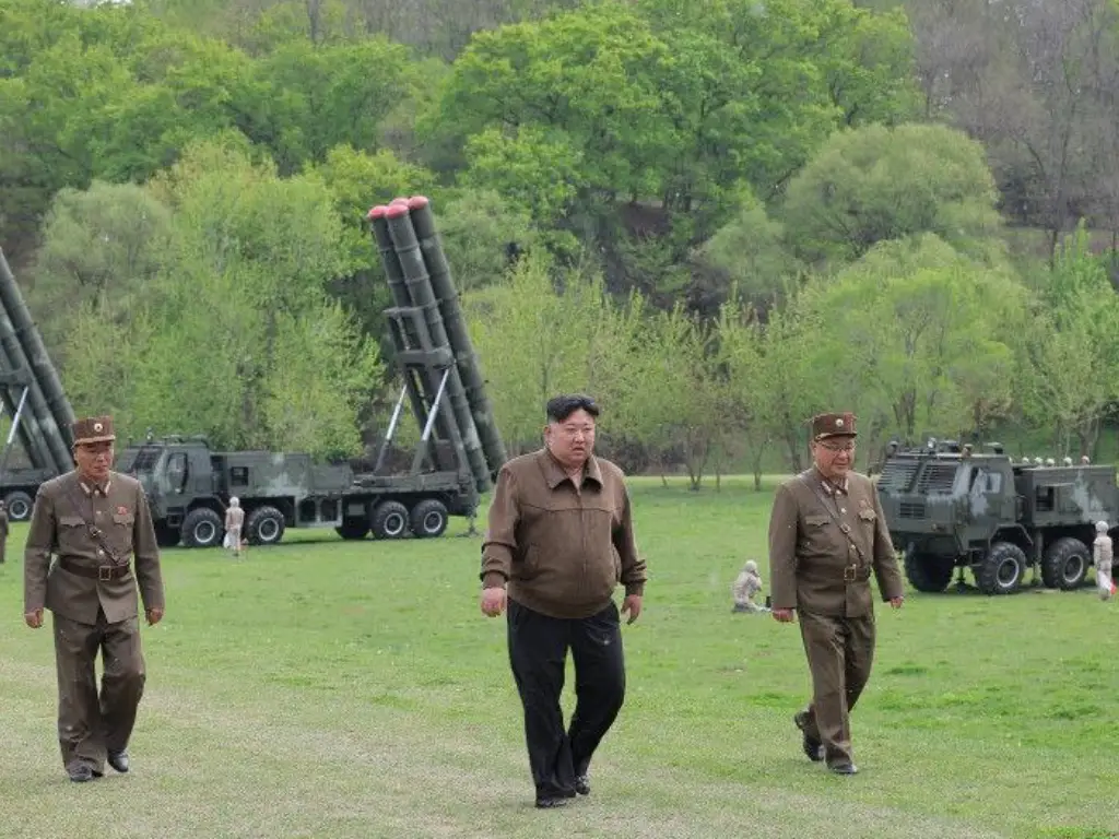 Coreia do Norte Intensifica Testes Militares com Mísseis Balísticos de Capacidade Nuclear