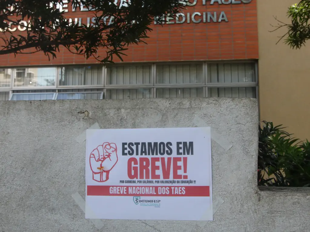 Greve nas Universidades e Institutos Federais do Brasil Escala após Reajuste de 0% do Governo Lula